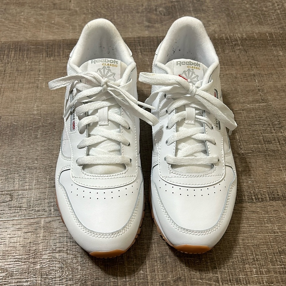 Reebok Classic Leather Sneaker - Women’s Size 6 - Like New